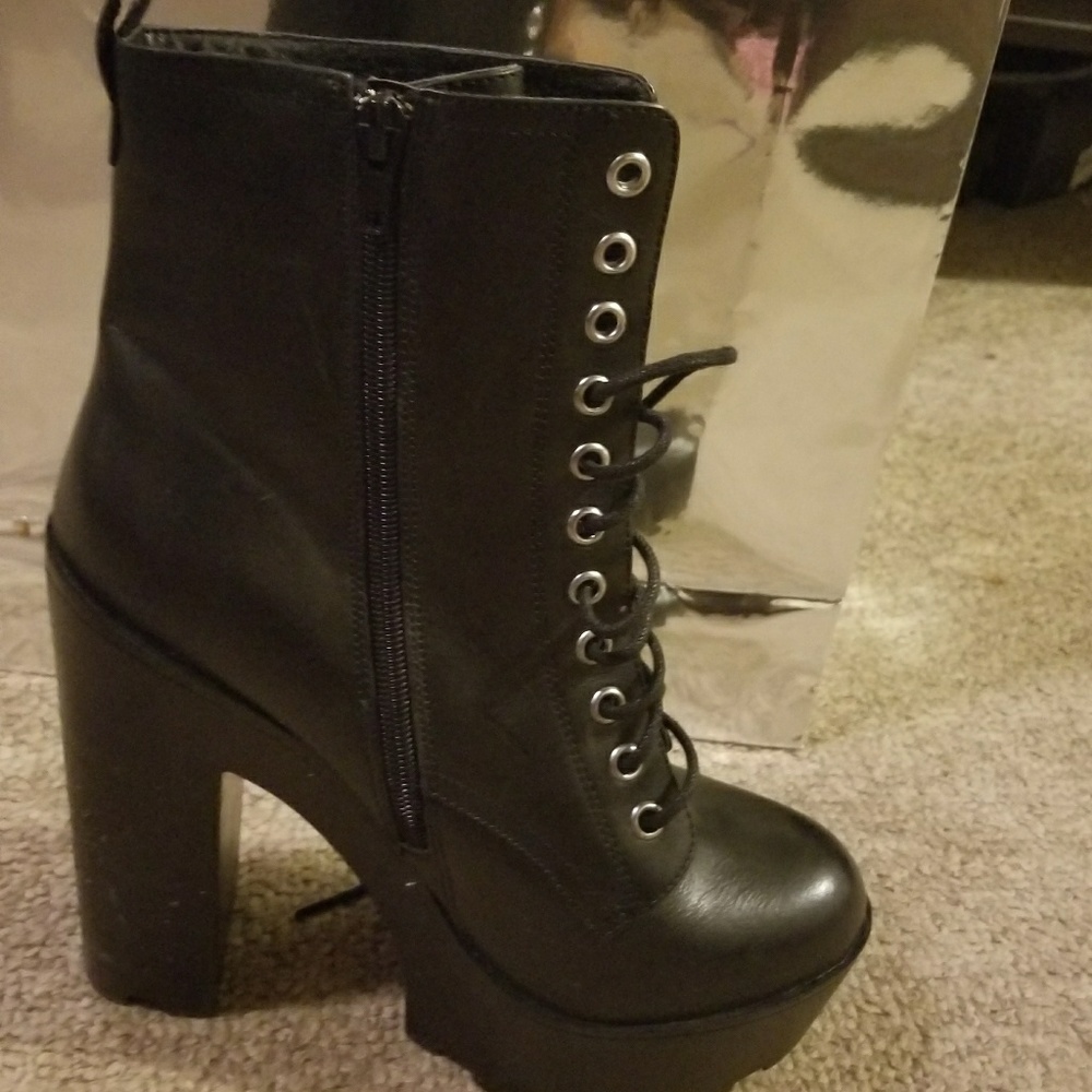 Steve madden lug sole lace up booties